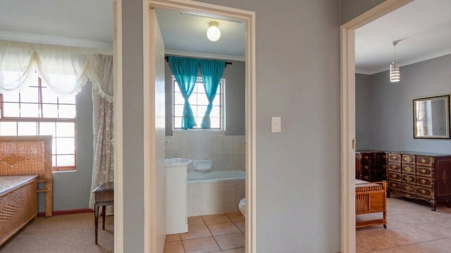 3 Bedroom Property for Sale in Milkwood Park Western Cape